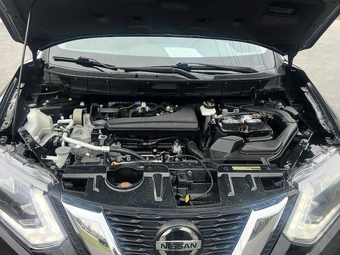 Used 2018 Nissan Rogue SV image 9