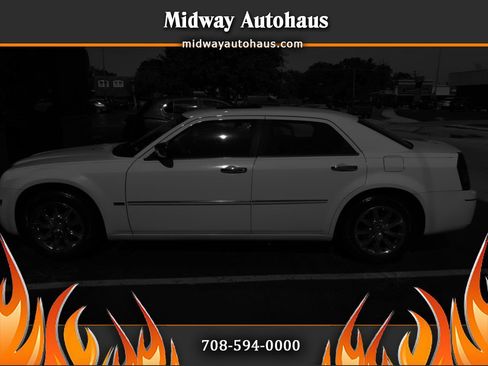 Used 2010 Chrysler 300 Touring RWD image 1