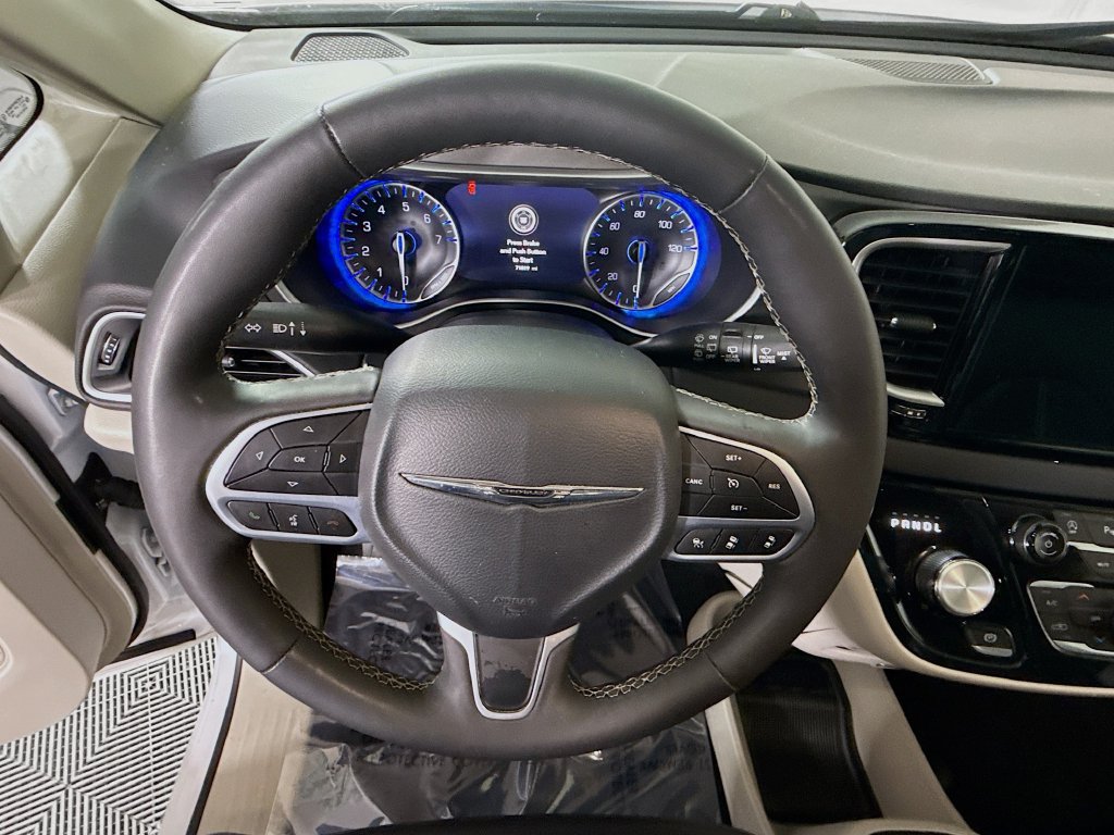 Used 2024 Chrysler Pacifica Touring-L FWD image 20