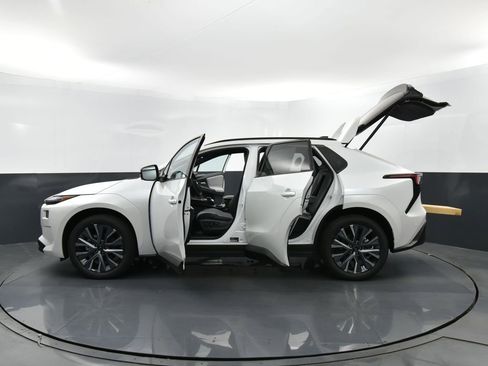 New 2026 Subaru Solterra image 32