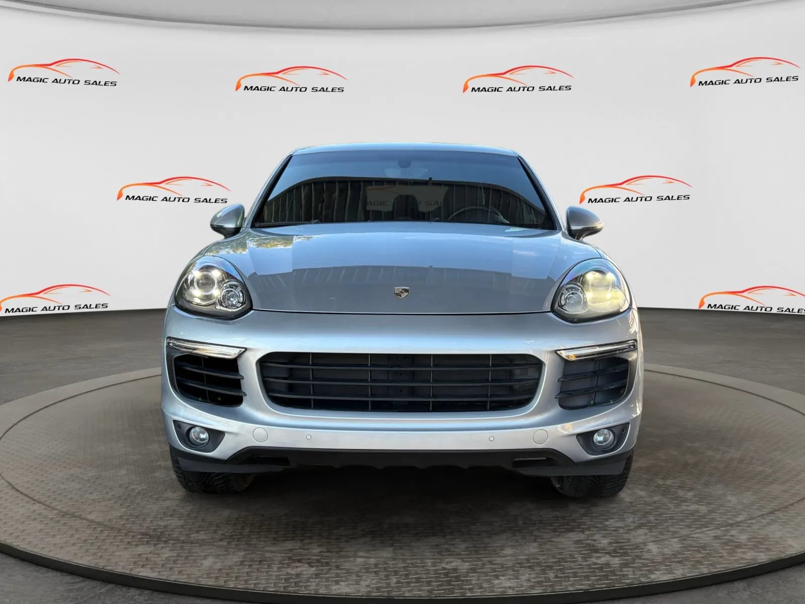 Used 2016 Porsche Cayenne w/ Premium Package AWD/4WD image 3
