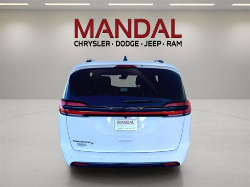 New 2026 Chrysler Pacifica Select w/ S Appearance Package image 6