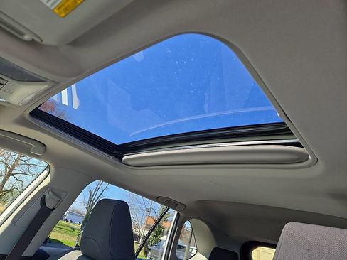 Used 2019 Toyota RAV4 XLE w/ Convenience Package image 14