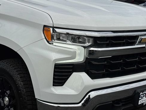 Used 2022 Chevrolet Silverado 1500 LT w/ Z71 Off-Road Package AWD/4WD image 27