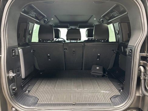 Used 2023 Land Rover Defender 110 V8 image 42