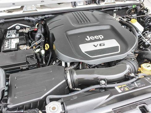 Used 2018 Jeep Wrangler Unlimited Sport S AWD/4WD image 22