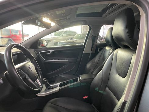 Used 2018 Volvo S60 T5 Inscription image 14