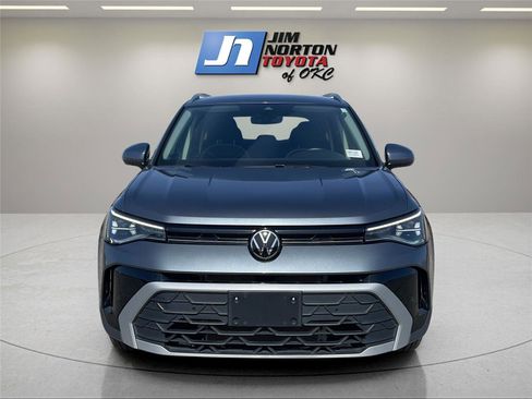 Used 2025 Volkswagen Taos SE image 2