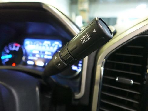 Used 2022 Ford F350 Lariat image 13