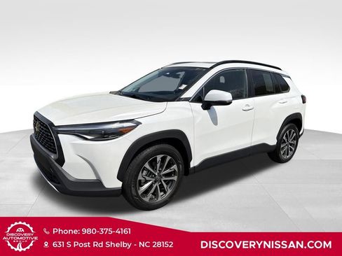 Used 2023 Toyota Corolla Cross XLE w/ Convenience Package FWD image 1