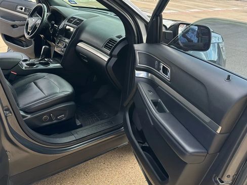 Used 2018 Ford Explorer XLT w/ Equipment Group 202A image 12