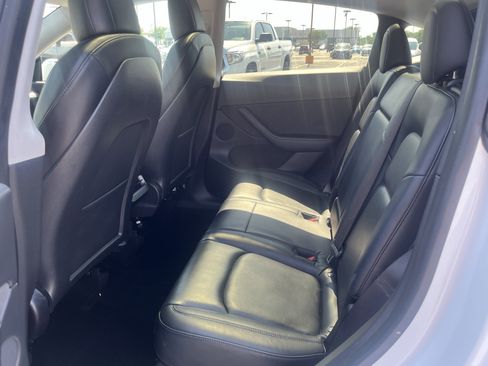 Used 2021 Tesla Model Y Long Range AWD/4WD image 31
