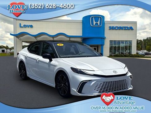 Used 2025 Toyota Camry XSE FWD image 1