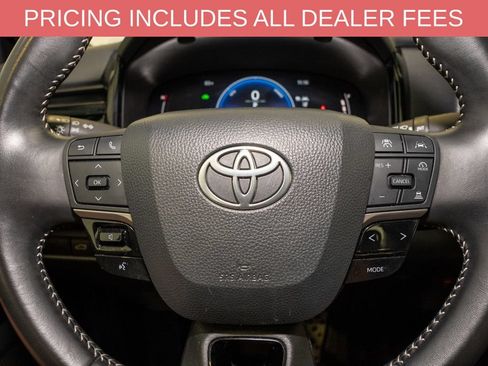 Used 2025 Toyota Camry SE FWD image 17