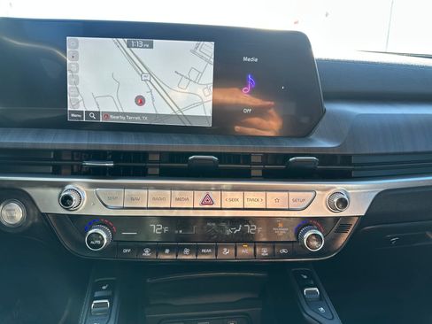 Used 2023 Kia Telluride EX w/ EX Captain's Chair Package image 18