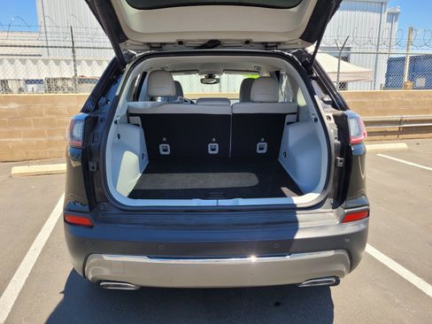 Used 2019 Jeep Cherokee Limited AWD/4WD image 28
