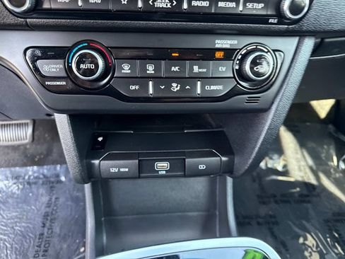 Used 2020 Kia Niro EX Premium w/ Cold Weather Package FWD image 26