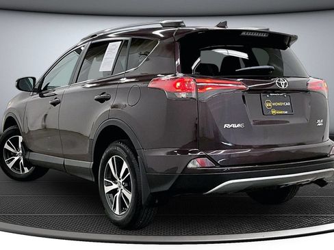 Used 2018 Toyota RAV4 XLE AWD/4WD image 4