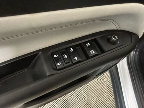 Used 2024 Jeep Compass Limited AWD/4WD image 11