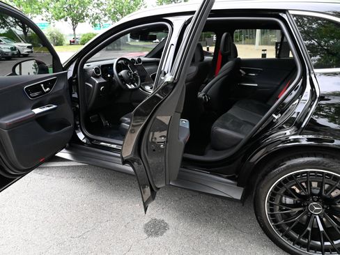 Used 2024 Mercedes-Benz GLC 43 AMG 4MATIC image 33
