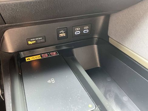 Used 2025 Toyota Camry LE FWD image 27