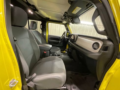 Used 2024 Jeep Wrangler Unlimited w/ Convenience Group AWD/4WD image 13