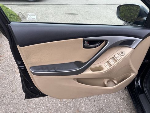 Used 2013 Hyundai Elantra Limited FWD image 17