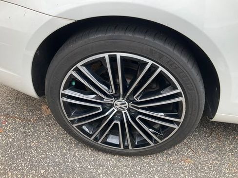 Used 2013 Volkswagen Eos w/ Sport Package image 10