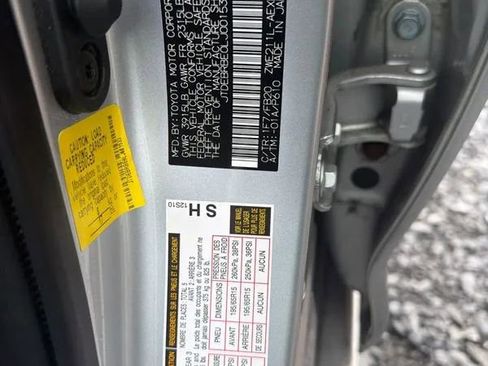 Used 2020 Toyota Corolla LE FWD image 2