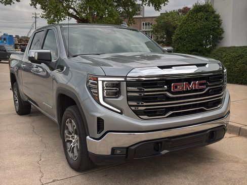 Used 2025 GMC Sierra 1500 SLT RWD image 1