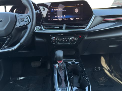 Used 2024 Chevrolet Trax RS w/ Sunroof Package FWD image 11