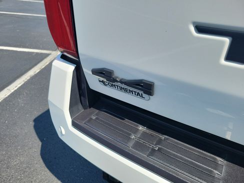 Certified 2025 Toyota Tacoma SR5 AWD/4WD image 11