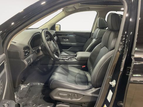 Used 2023 Honda Pilot Touring image 14