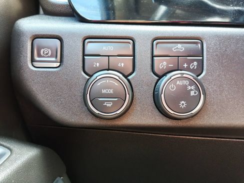 Used 2023 Chevrolet Silverado 1500 LT AWD/4WD image 19