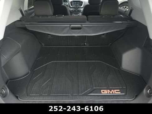 Used 2024 GMC Terrain SLE w/ Driver Convenience Package FWD image 28