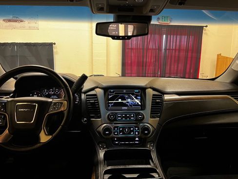 Used 2018 GMC Yukon Denali w/ Denali Ultimate Package AWD/4WD image 12