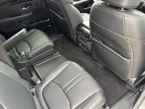 Used 2025 Honda Pilot TrailSport image 32