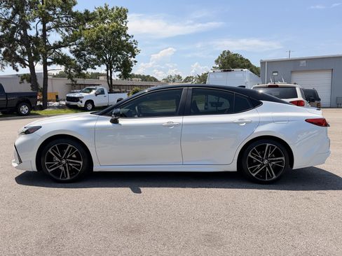 Used 2025 Toyota Camry XSE FWD image 9