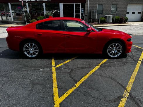 Used 2022 Dodge Charger SXT w/ Plus Group RWD image 8