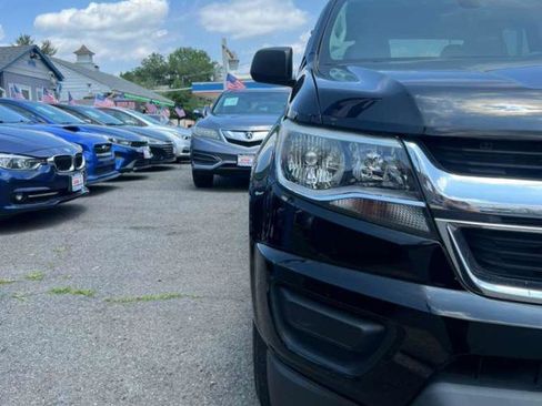 Used 2019 Chevrolet Colorado W/T w/ WT Convenience Package AWD/4WD image 2