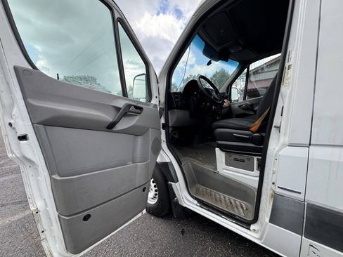 Used 2015 Mercedes-Benz Sprinter 2500 image 15