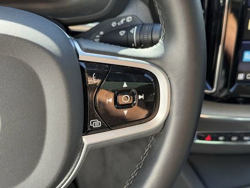 Used 2025 Volvo XC60 B5 Plus image 19