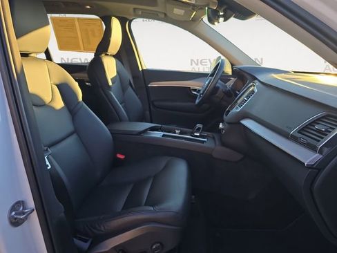 Certified 2025 Volvo XC90 B5 Core image 15
