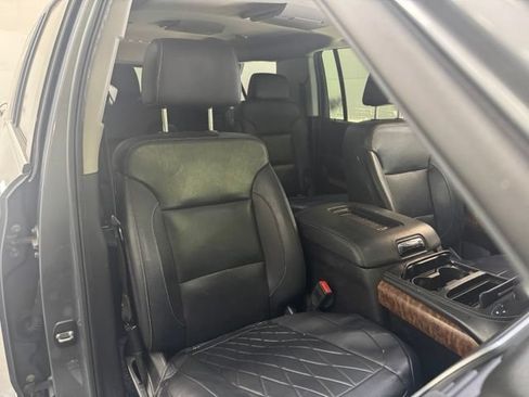 Used 2018 Chevrolet Suburban Premier AWD/4WD image 17