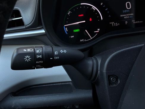 Used 2025 Toyota Sienna XLE FWD image 41