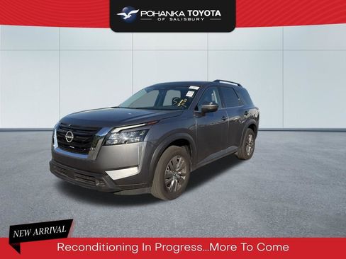 Used 2025 Nissan Pathfinder SV image 1