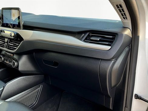 Used 2022 Ford Escape SEL w/ Technology Package image 17