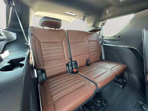 Used 2023 GMC Yukon Denali Ultimate w/ LPO, Floor Liner Package AWD/4WD image 34