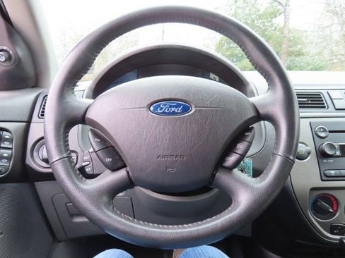 Used 2007 Ford Focus SE image 24