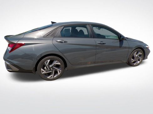 Used 2025 Hyundai Elantra Sport FWD image 8